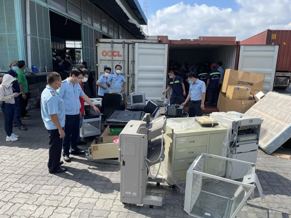 Hải quan phát hiện hàng cấm giấu trong container như thế nào?